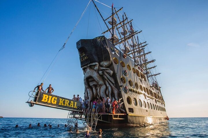 Big Kral Pirate Ship Bootstour